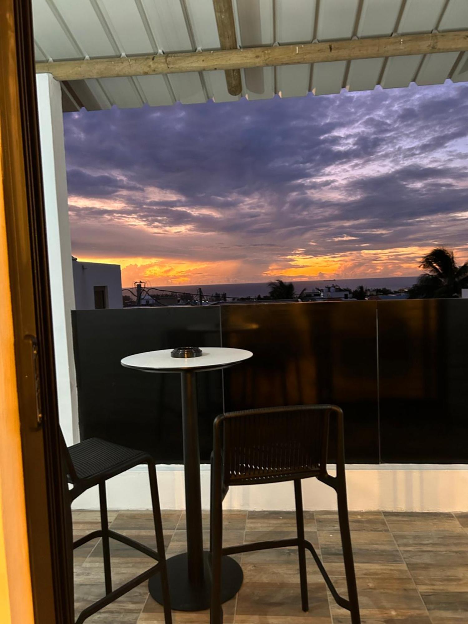 Amazing Sunset View Rooftop. Flic en Flac Exterior foto