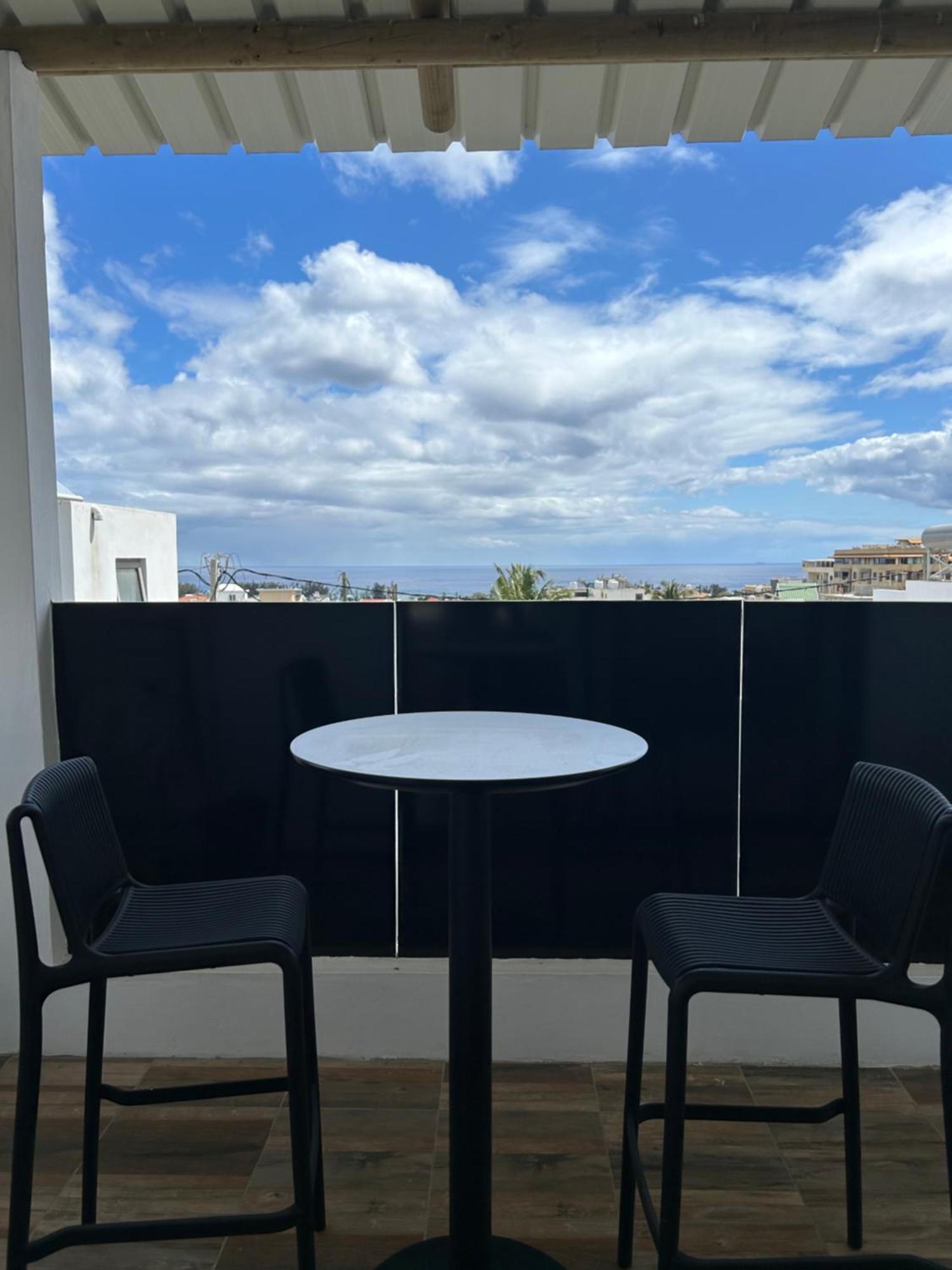 Amazing Sunset View Rooftop. Flic en Flac Exterior foto