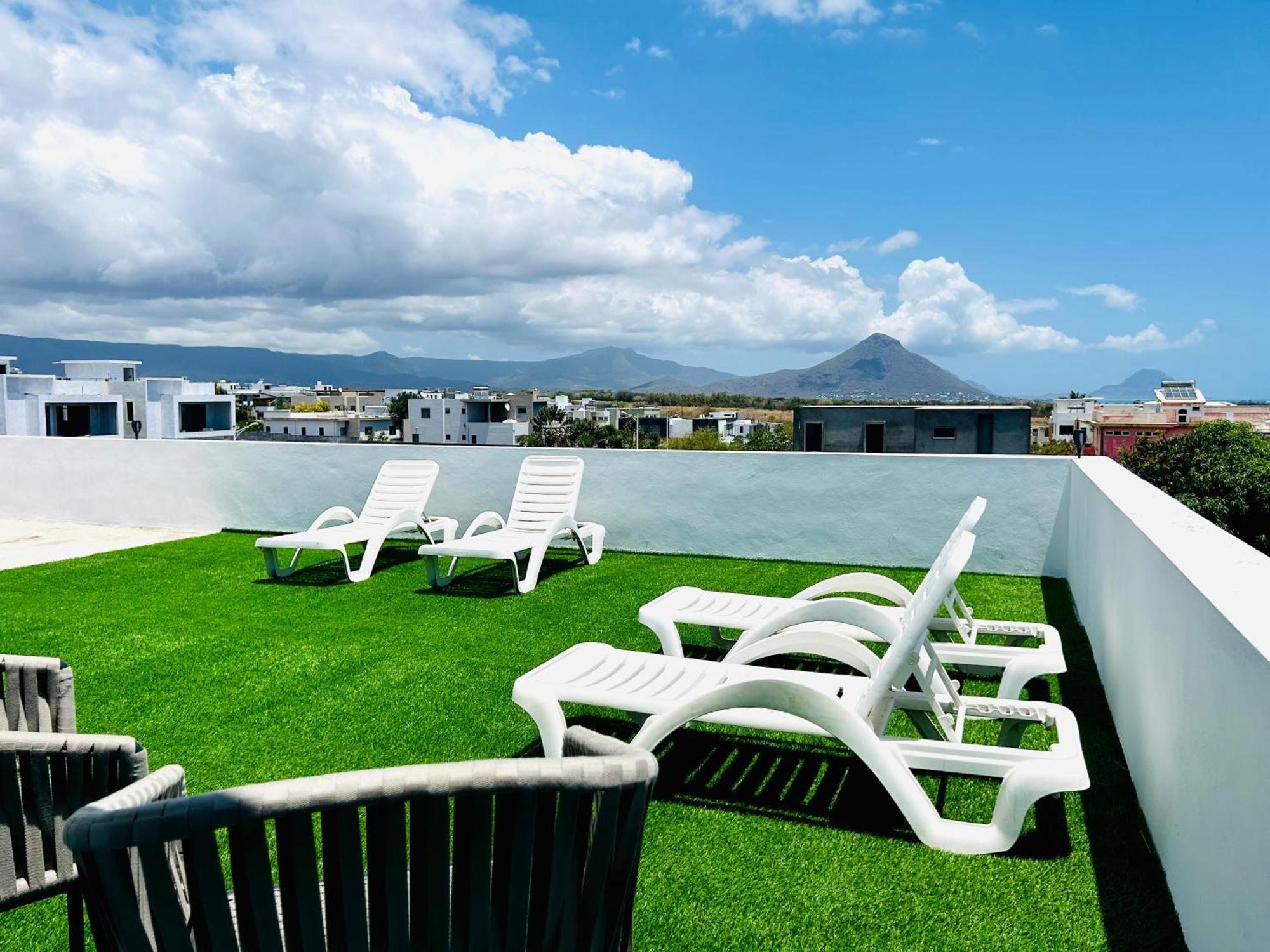 Amazing Sunset View Rooftop. Flic en Flac Exterior foto